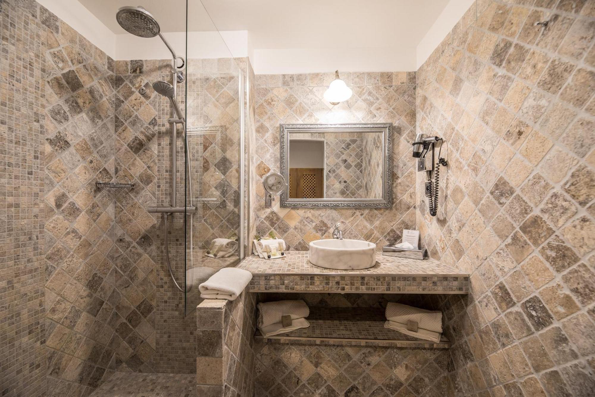 Le Roi Theodore & Hotel Porto-Vecchio (Corsica)